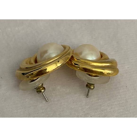 Vintage 1980s 1990s Faux Pearl & Gold Tone Pierced Earrings - Picture 3 of 6